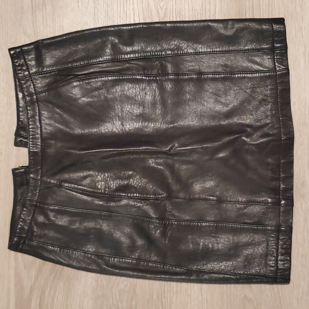 100% genuine leather black mini skirt size M (but definitely between S and M)